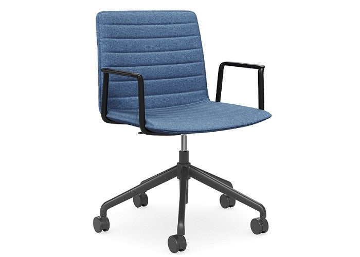 Nicola_Chair_Ocean_Blue_Castors_02web.jpg